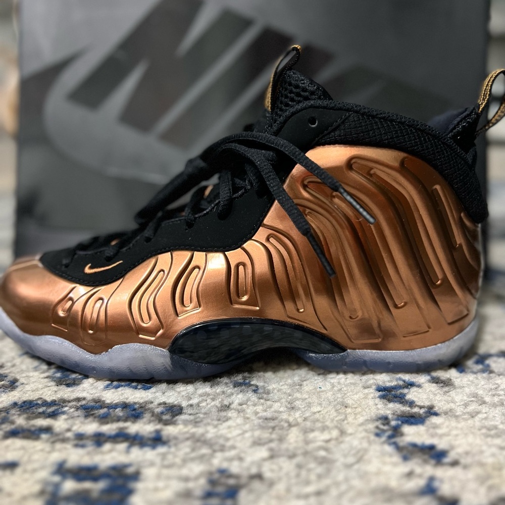 Nike Foamposite Metallic / Black GS